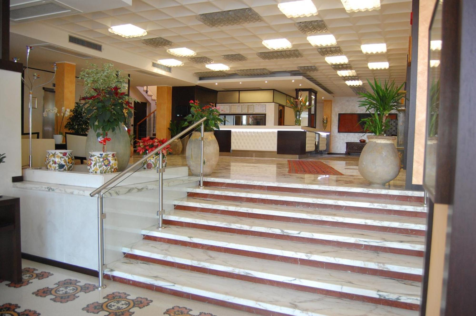 Grand Hotel Moroni Финале Лигуре Экстерьер фото